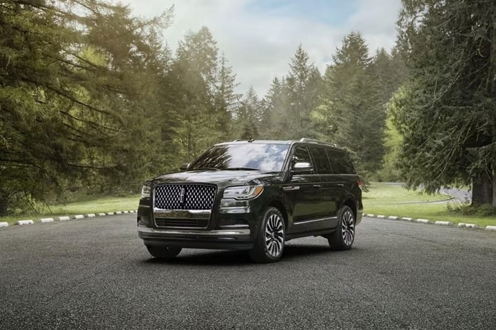 Why Hiring a Black SUV for Corporate Affairs is the Ultimate Choice